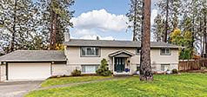 SPACIOUS & OPEN HOME ON THE SOUTH HILL