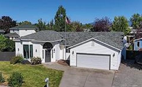 BEAUTIFUL, WELL MAINTAINED RANCHER