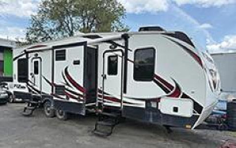2014 KEYSTONE FUSION TOY HAULER
