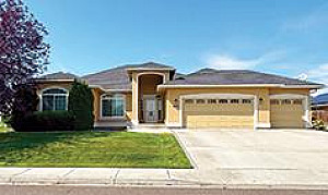 BEAUTIFUL STUCCO HOME IN PASCO