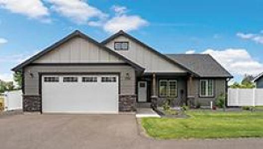 CHARMING DEER PARK HOME WITH ROOM TO GROW!