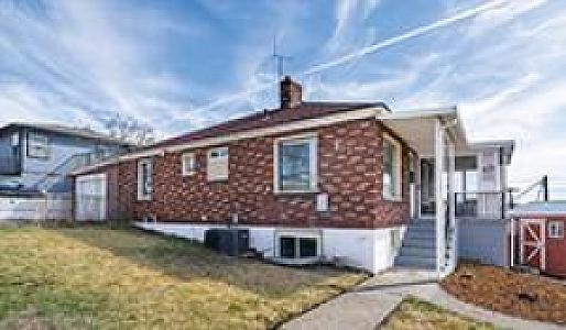 LARGE 4 BEDROOM, 2 BATH HOME