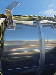 RV TANK PUMP OUT SERVICE. FAST, CLEAN & HASSLE FREE!