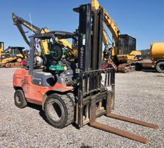 2013 TOYOTA 7FGU45 9000LB PNEUMATIC TIRE FORKLIFT