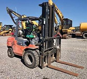2013 TOYOTA 7FGU45 9000LB PNEUMATIC TIRE FORKLIFT