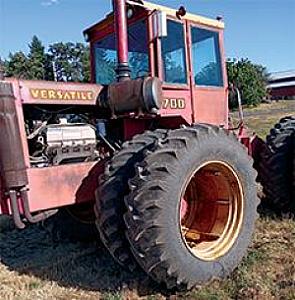 VERSATILE 700 1974 8-WHEEL DRIVE TRACTOR 