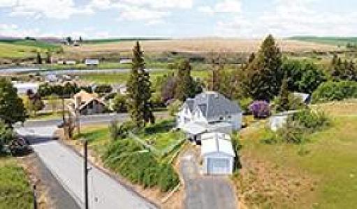 CRAFTSMAN CHARM MEETS MODERN COMFORT IN ROSALIA